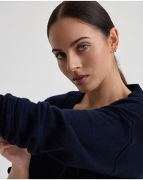 Oxford - Astrid V Neck