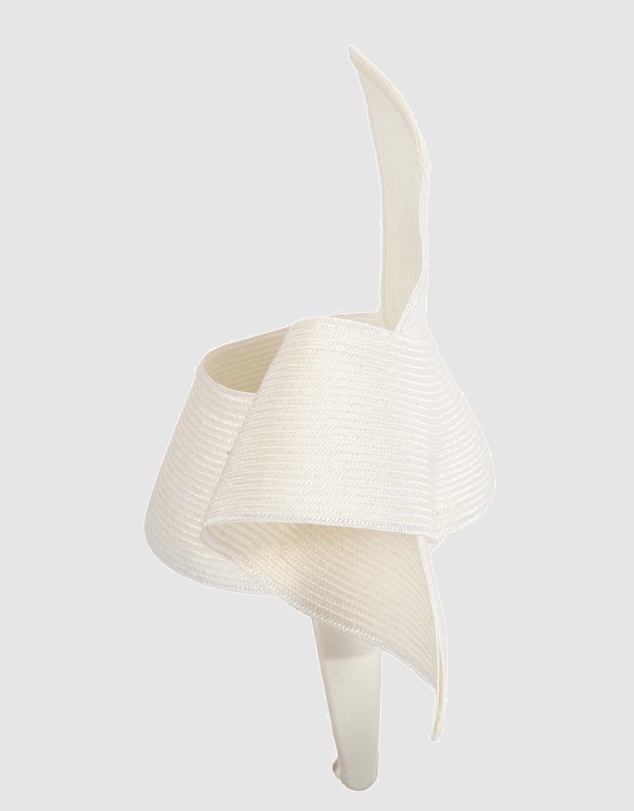 Max Alexander - Modern Twisted Racing Fascinator
