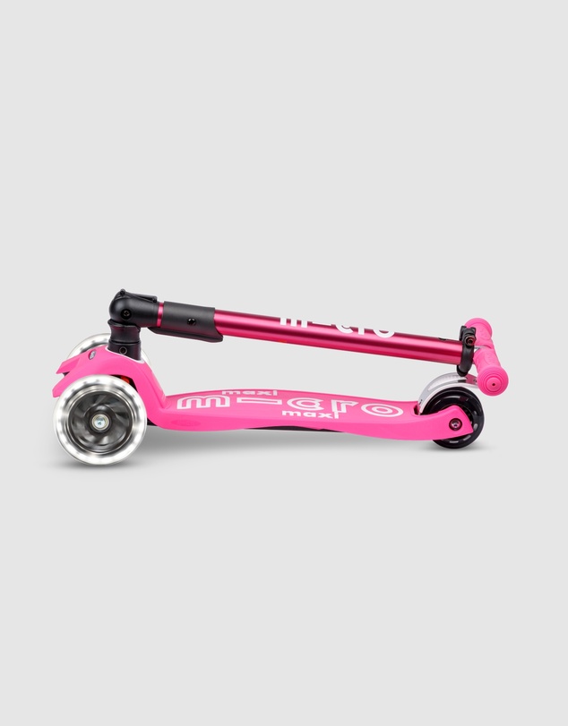 Micro Scooters - Micro Maxi Deluxe LED Foldable 3-Wheel Scooter