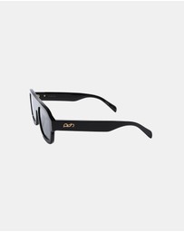 Soda Shades - Rozalia Russia x Soda Shades - Shade 004 Black