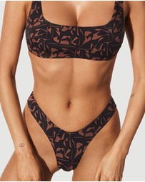 Form and Fold - The 90s Staple Bottom
