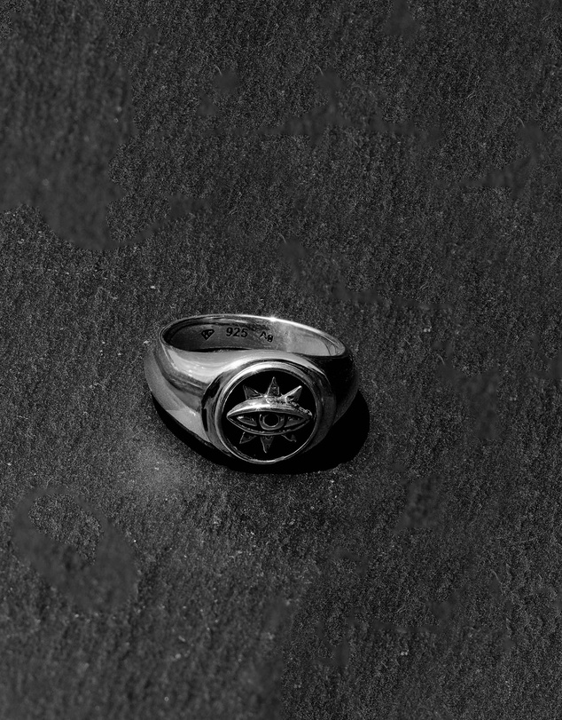 Kuzzoi - ICONIC EXCLUSIVE - Signet Ring with Evil Eye Emblem in Oxidised 925 Sterling Silver