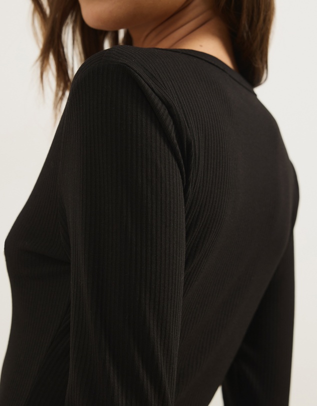 Atmos&Here - Long Sleeve V-Neck Tee