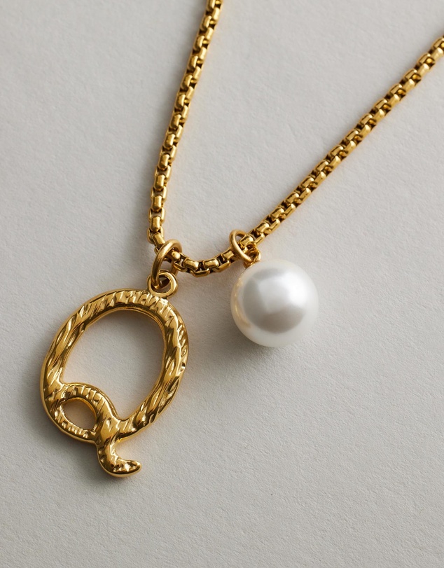 Zahar - Pearl Letter Q Necklace
