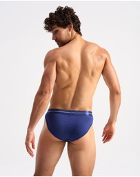 TEAMM8 - Icon Sport Brief