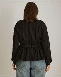 Atmos&Here Curvy - Lyric V-Neck Ruffled Long Sleeve Top