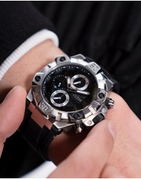 GUESS - Chrono Multifunction 46mm Silver-Tone with Black Dial and Silicone Strap