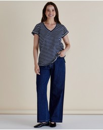 Betty Basics - Ayla V-Neck Tee