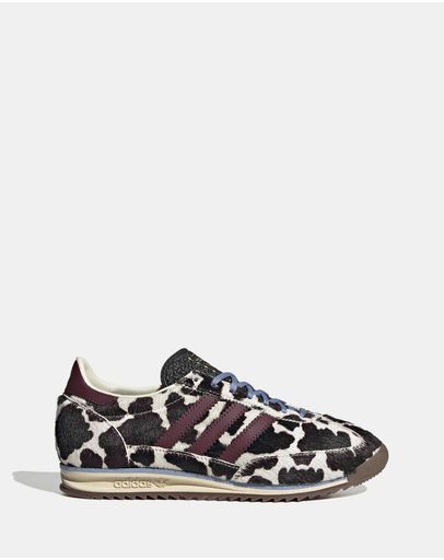 Off White, Maroon & Core Black