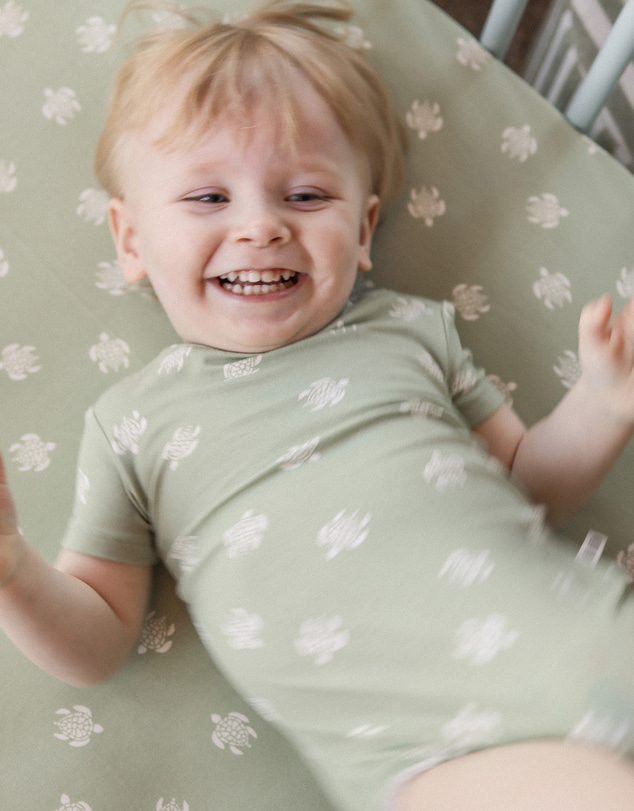 Kynd Baby - Fitted Cot Sheet in Turtle
