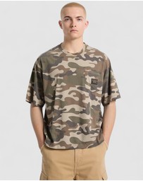 GUESS Originals - GUESS Originals Camouflage Boxy Pocket T-Shirt