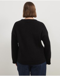 Atmos&Here Curvy - Rory Crewneck Knit Jumper With Button Detail At Side Seam