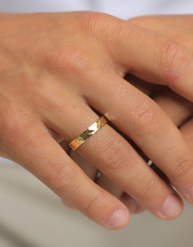 Kuzzoi - ICONIC EXCLUSIVE - Hammered Band Ring in Gold-Plated 925 Sterling Silver