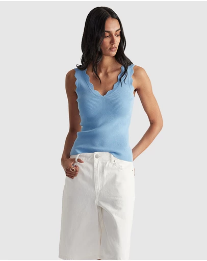 Decjuba - Kai Scallop V-Neck