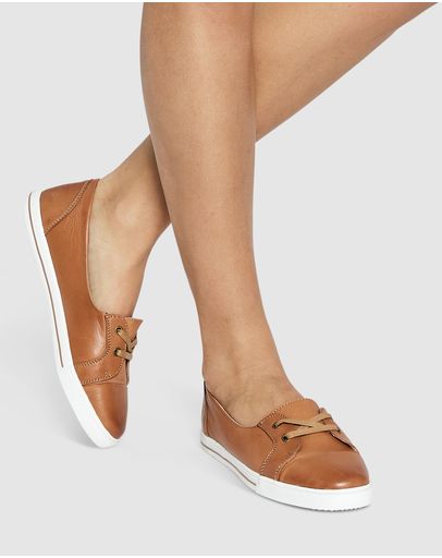 TAN GLOVE