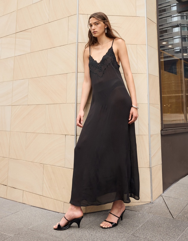 Minima Esenciales - Embroidered Beaded Maxi Dress