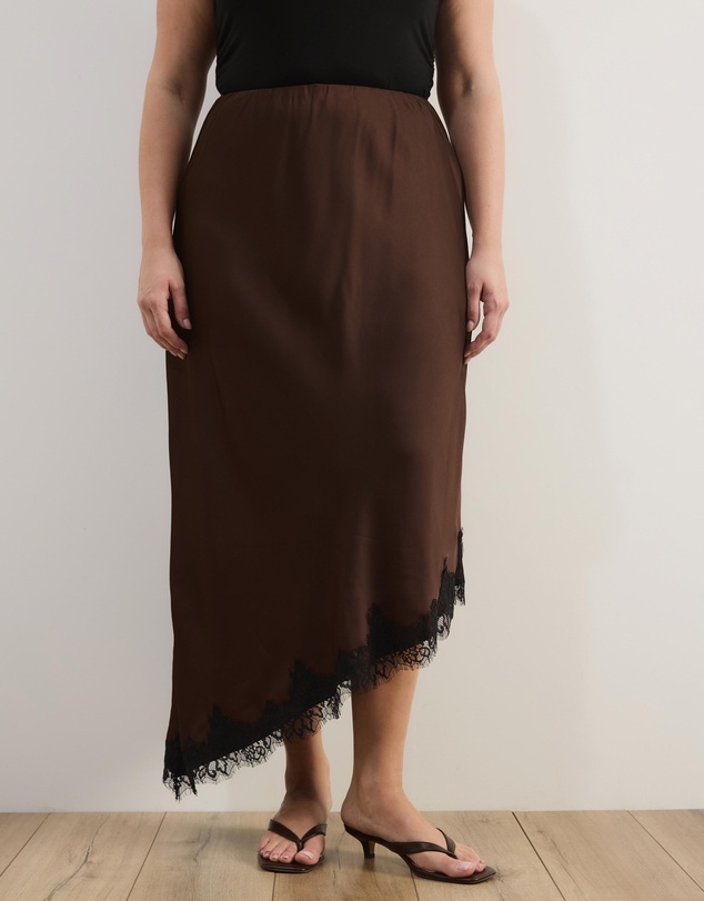 Atmos&Here Curvy - Leoni Asymmetric Lace Satin Skirt