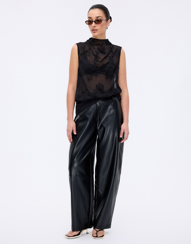 Minima Esenciales - Maelle Floral Applique Top