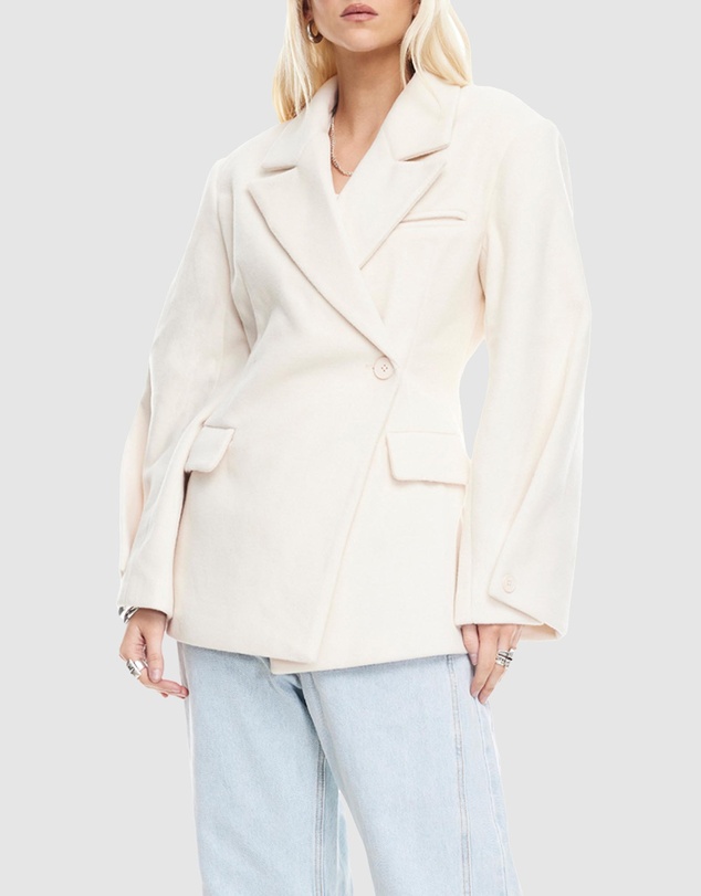 Lioness - Heart Shaped Coat - ICONIC EXCLUSIVE