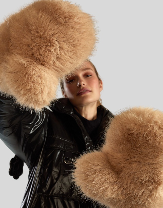 Cynthia Rowley - FAUX FUR OVERSIZED MITTENS