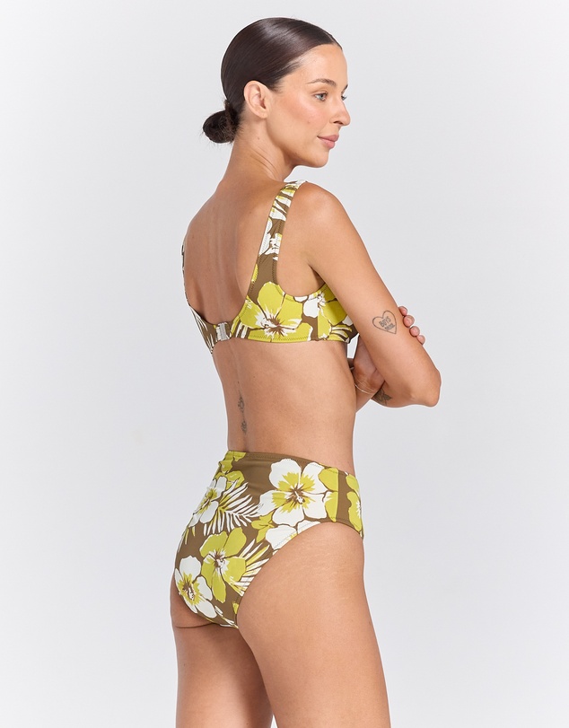 Poolside Paradiso - Miami Resort Bikini Bottom - Midori