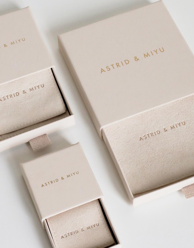 Astrid & Miyu - Wave Crystal Huggies