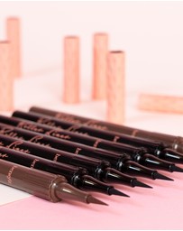 Benefit Cosmetics - Roller Liner Matte Liquid Eyeliner - Black