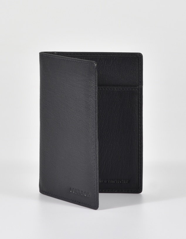 Cobb & Co - Lyon Leather RFID Passport Card Holder