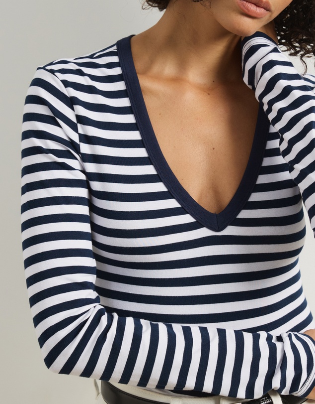 Atmos&Here - Deep V-Neck Long Sleeve T-Shirt
