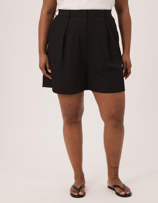 Atmos&Here Curvy - Clara Pleated Tailored Long-Line Shorts