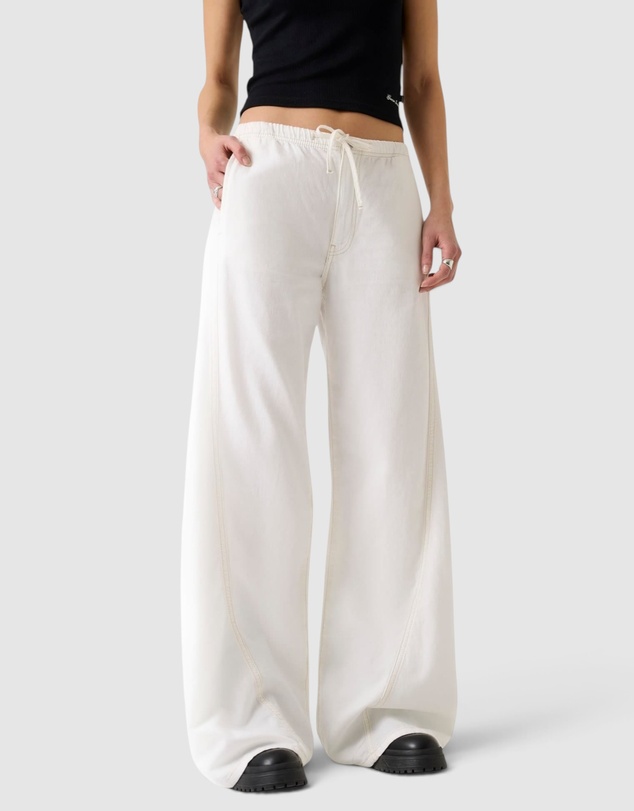 GUESS Jeans - GUESS JEANS Low-Rise Twisted Extra-Wide Jogger Jeans