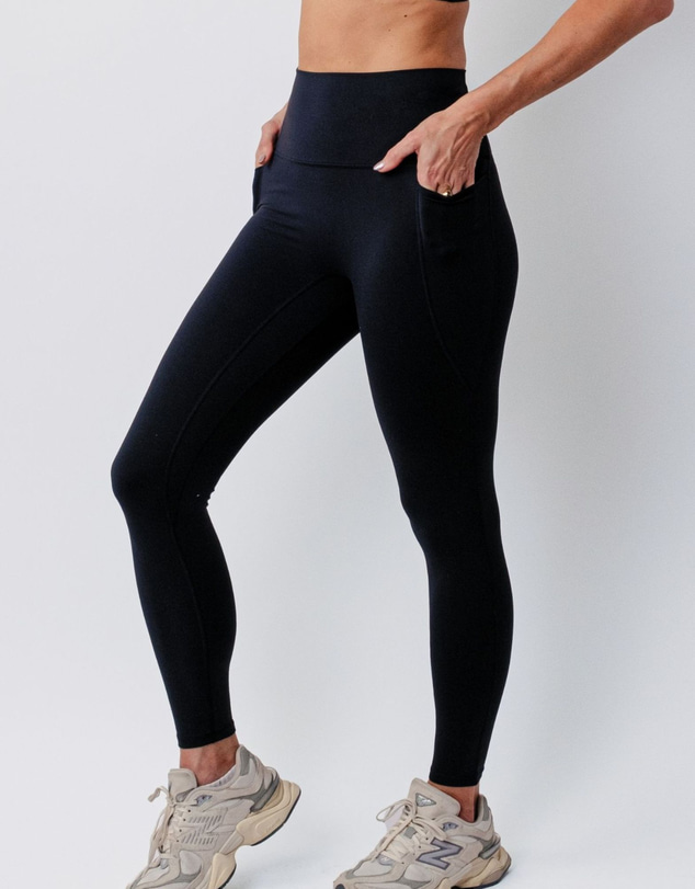 UNE PIECE - High-Rise 7/8 Leggings With Pocket