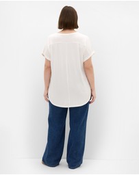 City Chic - Plus size Kiran Hi-Lo Tee - ivory