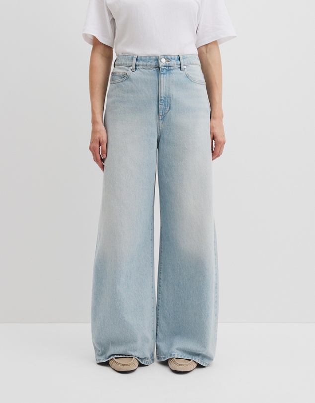 Country Road - Curved Wide Leg Jean