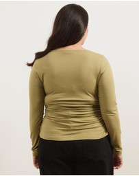 Atmos&Here Curvy - Etta Boat Neck Draped Top