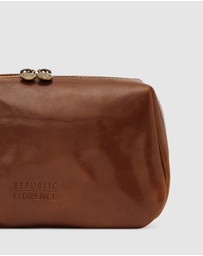 Republic of Florence - The Otto Tan Leather Dopp Kit