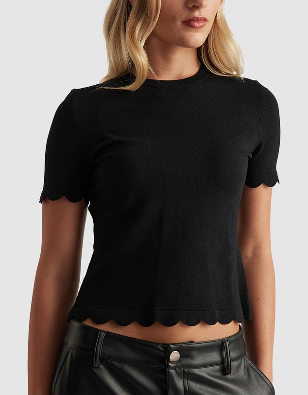 Decjuba - Kai Scallop Edge Tee