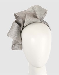 Max Alexander - Large Wavy Silver Racing Fascinator