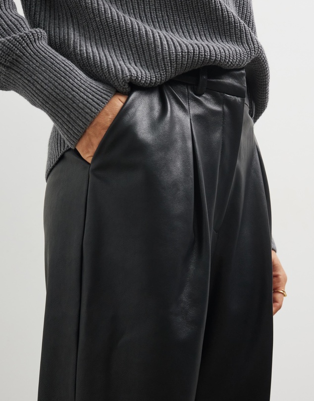 Minima Esenciales - Luca Pleated Leather Look Pants