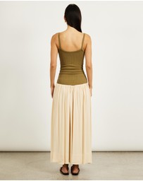 Minima Esenciales - Ever Gathered Maxi Dress