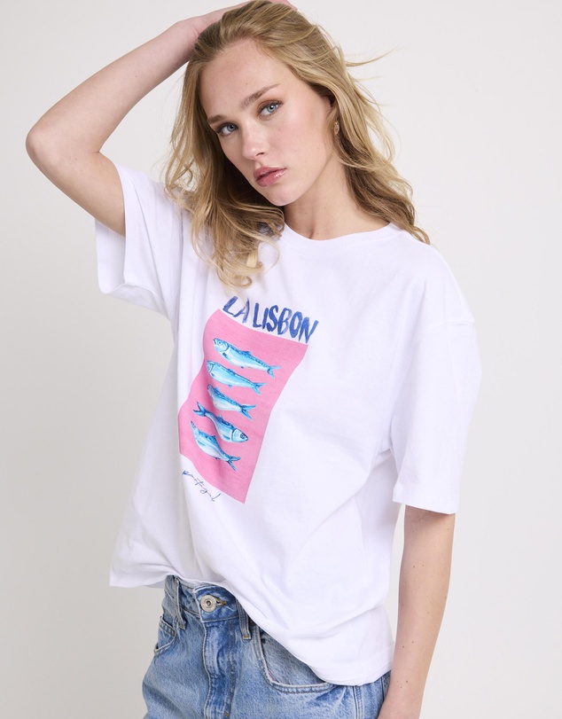 Subtitled - La Lisbon Oversized T-Shirt