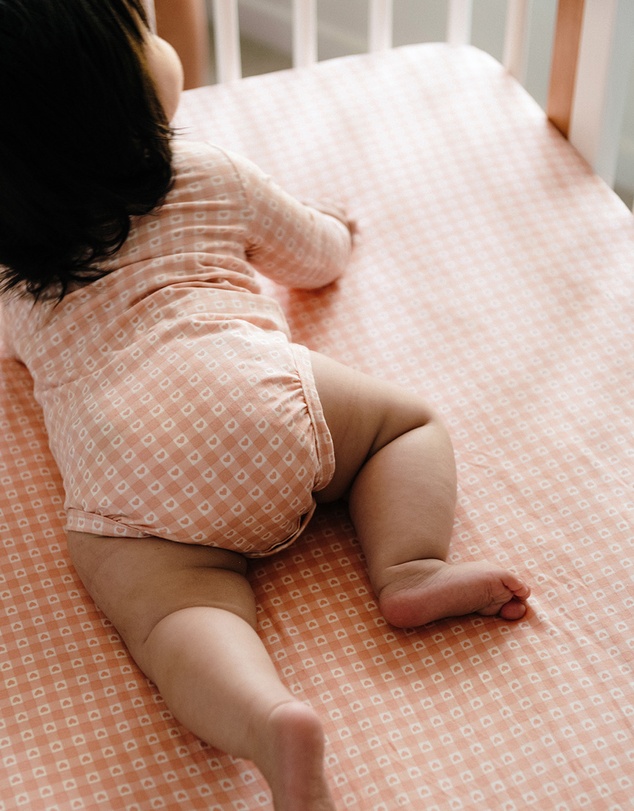 Kynd Baby - Fitted Cot Sheet in Heart Gingham
