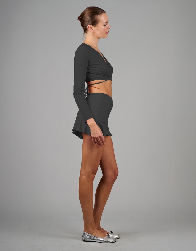 Love and Nostalgia - Tiny Flip Skirt - Black