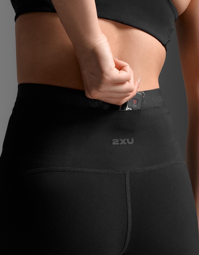 2XU - 6in Form Stash Hi-Rise Compression Shorts