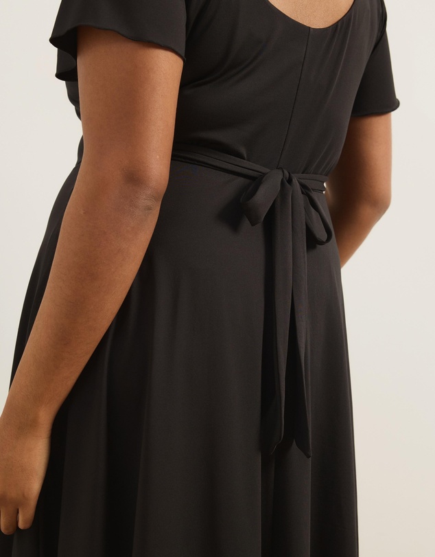 Atmos&Here Curvy - Jersey Maxi Dress with Flutter Sleeves