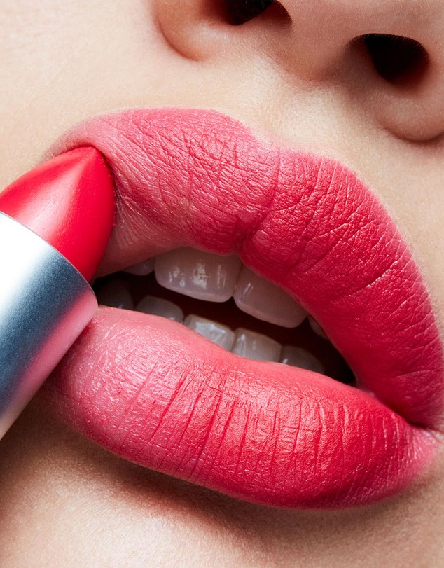 MAC - Retro Matte Lipstick - Relentlessly Red