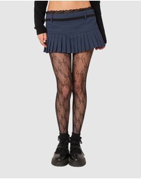 EDIKTED - Aria Lace Trim Pleated Skort