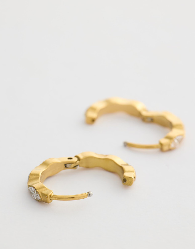 Moira Hughes - The White Label - Jindii Clicker Hoops