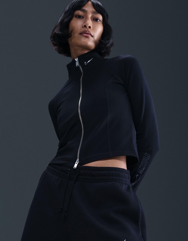 Nike - 4in Sportswear Phoenix Fleece Mid Rise Shorts