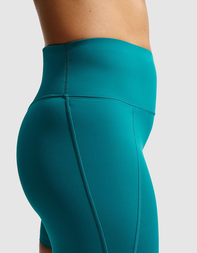 Nike - Universa High-Waisted 5in Biker Shorts with No Front Seam